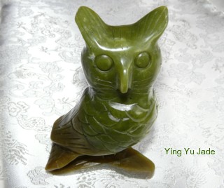 jade owl carving